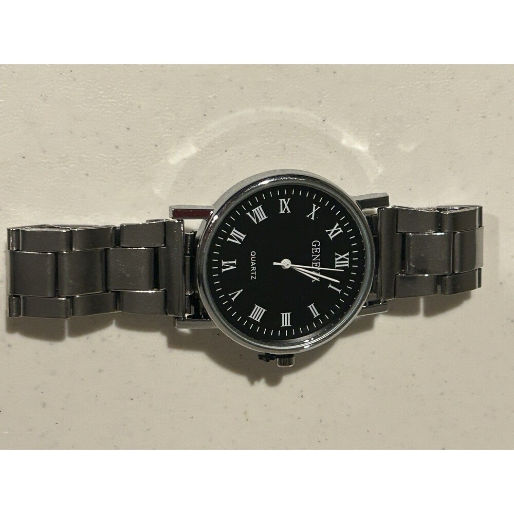 Quartz Geneva Wristwatch Silver Metal Bracelet Analog  Roman Dial